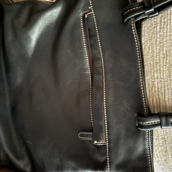 Kenneth Cole of Ne York Black Slim Pocketbook Snap Closure - Picture 12 of 13